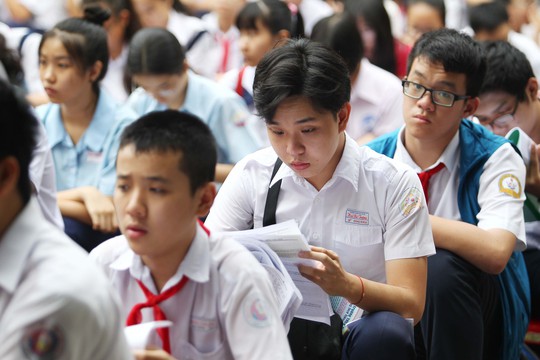 Chùm ảnh: Nét căng thẳng, âu lo ngày đầu thi lớp 10 - Ảnh 3.