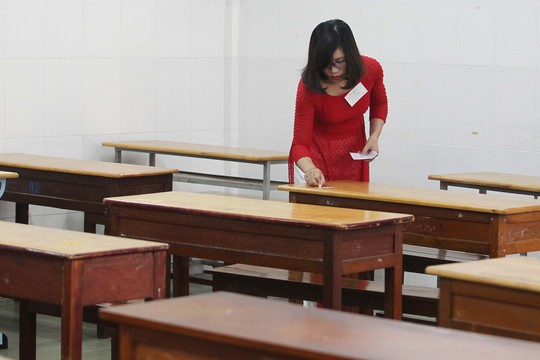 Chùm ảnh: Nét căng thẳng, âu lo ngày đầu thi lớp 10 - Ảnh 12.