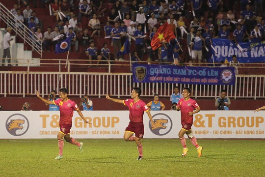 Tiền đạo vào sân thay người của CLB Sài Gòn là Nguyễn Xuân Dương (số 20) ghi bàn ấn định chiến thắng 2-1 cho đội chủ nhà Sài Gòn.