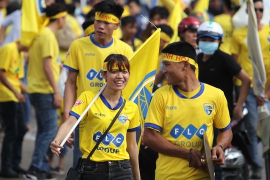 Công Vinh ra sân bán vé, CLB TP HCM cầm hòa FLC Thanh Hoá - Ảnh 3. Công Vinh ra sân bán vé, CLB TP HCM cầm hòa FLC Thanh Hoá - Ảnh 3.
