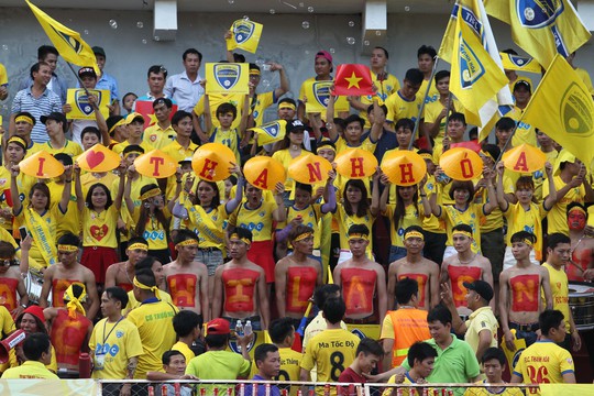 Công Vinh ra sân bán vé, CLB TP HCM cầm hòa FLC Thanh Hoá - Ảnh 2. Công Vinh ra sân bán vé, CLB TP HCM cầm hòa FLC Thanh Hoá - Ảnh 2.