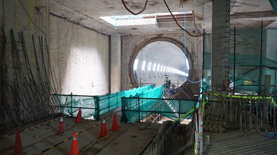 Cận cảnh bên trong đường hầm tuyến Metro đầu tiên của TPHCM - Ảnh 2.