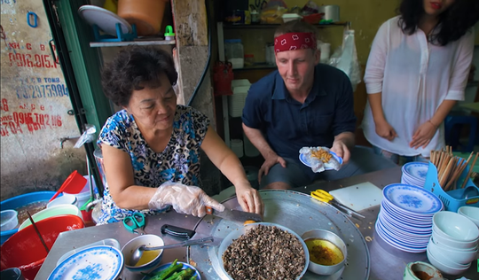 5 món ăn đường phố được khách nước ngoài săn lùng nhiều nhất ở Hà Nội - Ảnh 10.