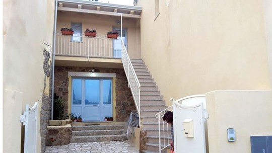 Thị trấn biển Italy rao bán hàng trăm căn nhà với giá 1 USD - Ảnh 10.