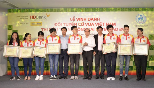 Nam A Bank thưởng 20.000 USD cho đội tuyển cờ vua Việt Nam tại Olympiad 2018 - Ảnh 1.