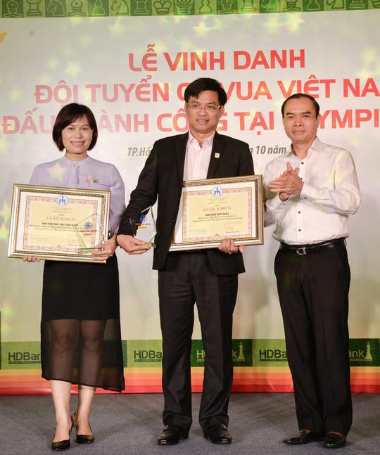 Nam A Bank thưởng 20.000 USD cho đội tuyển cờ vua Việt Nam tại Olympiad 2018 - Ảnh 2.