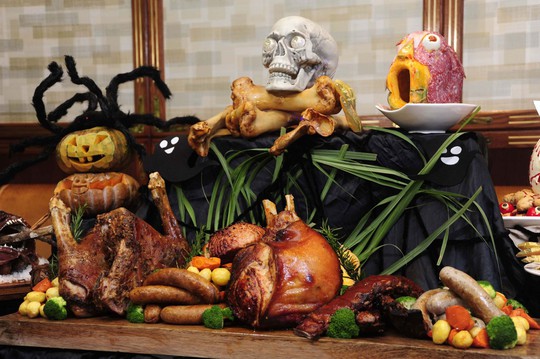 Đặc sắc tiệc buffet Halloween - Ảnh 1.