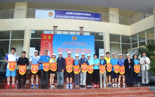 Sôi nổi hội thao cụm thi đua LĐLĐ 10 tỉnh Nam Trung Bộ và Tây Nguyên - Ảnh 1. Sôi nổi hội thao cụm thi đua LĐLĐ 10 tỉnh Nam Trung Bộ và Tây Nguyên - Ảnh 1.