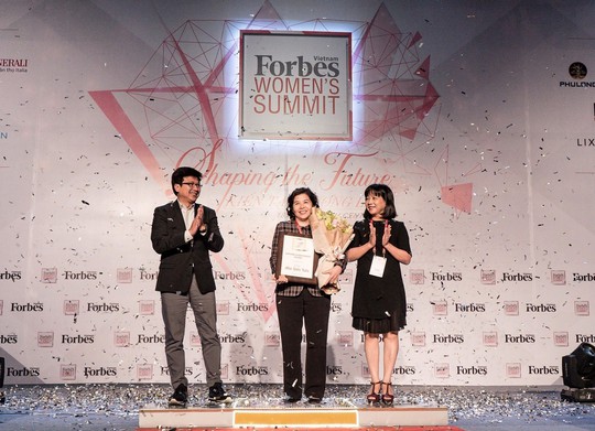 Tổng Giám đốc Vinamilk được Forbes Việt Nam vinh danh giải thưởng “Thành tựu trọn đời” - Ảnh 1.