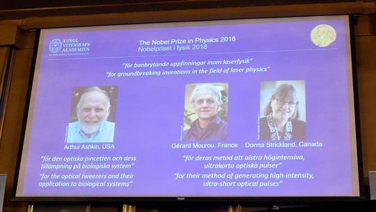 Đoạt giải Nobel Vật lý 2018 ở tuổi 96 - Ảnh 1.