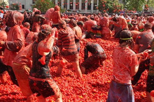 Lễ hội cà chua nhuộm đỏ Tây Ban Nha có gì thú vị? - Ảnh 3.