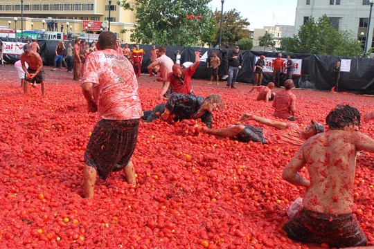 Lễ hội cà chua nhuộm đỏ Tây Ban Nha có gì thú vị? - Ảnh 4.
