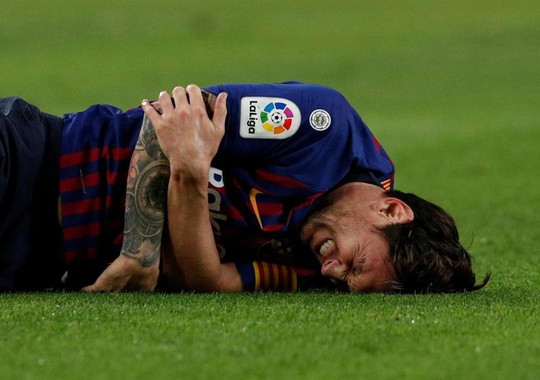 Cận cảnh chấn thương ghê rợn khiến Messi gãy tay - Ảnh 2.