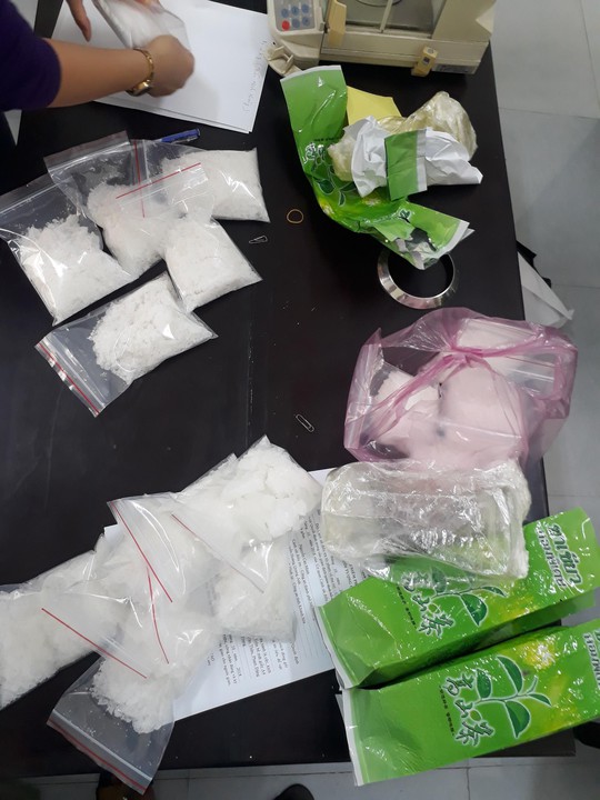 Bóc gỡ đường dây vận chuyển gần 3 kg ma túy từ Campuchia về Nha Trang - Ảnh 2.