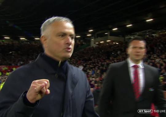 Mourinho đối mặt án phạt sau pha rượt đuổi trợ lý HLV Chelsea - Ảnh 5.