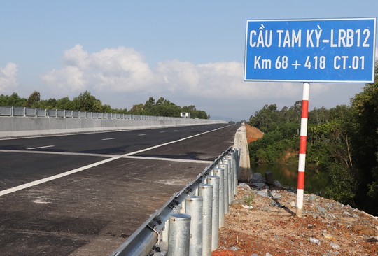 Đường cao tốc Đà Nẵng - Quảng Ngãi: Thêm nhiều cây cầu thấm nước - Ảnh 11.