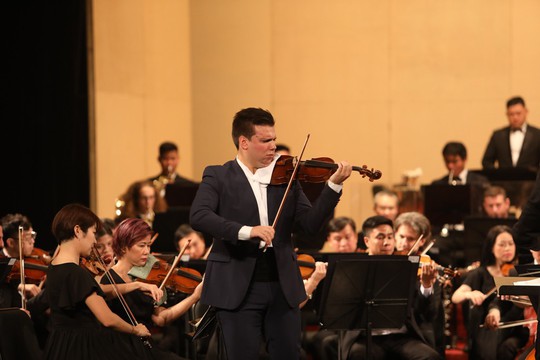 Màn độc tấu đỉnh cao của nghệ sĩ violin Sergei Dogadin chinh phục khán giả Hà Nội - Ảnh 3.