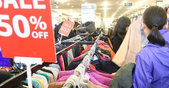 Những mánh lới bán hàng sale off của các shop thời trang - Ảnh 1.