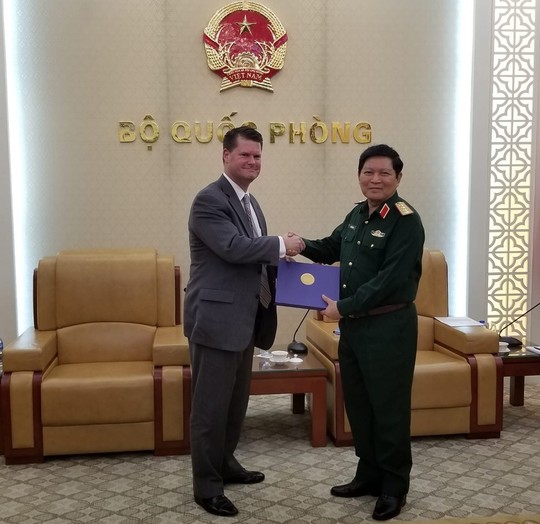 Trợ lý bộ trưởng Quốc phòng Mỹ thăm Việt Nam lần thứ ba trong 9 tháng - Ảnh 1.