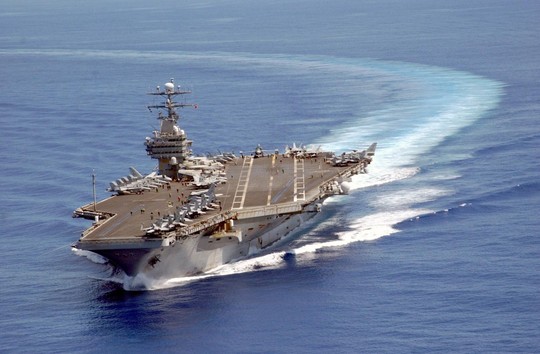 Uy lực của tàu sân bay Mỹ sắp thăm Đà Nẵng - Ảnh 1.
