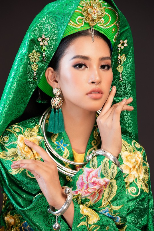 Hoa hậu Tiểu Vy lên đồng tại Miss World 2018 - Ảnh 4.