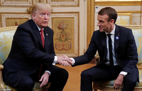 Giải mã phản ứng của ông Trump khi ông Macron vỗ đầu gối - Ảnh 7.