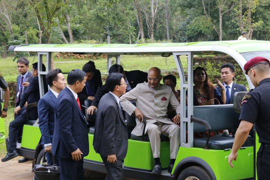 Tổng thống Ấn Độ cùng phu nhân thăm di sản thế giới Mỹ Sơn - Ảnh 8.