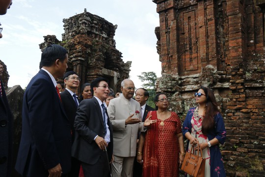 Tổng thống Ấn Độ cùng phu nhân thăm di sản thế giới Mỹ Sơn - Ảnh 9.