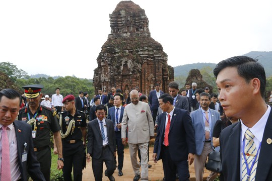Tổng thống Ấn Độ cùng phu nhân thăm di sản thế giới Mỹ Sơn - Ảnh 2.