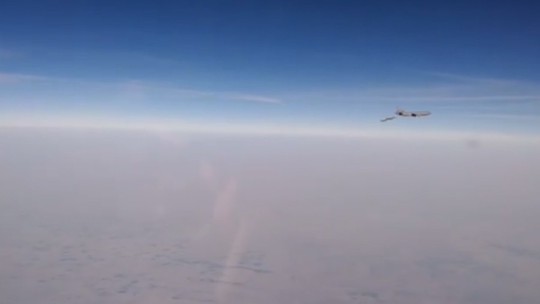 Phi công Nga khoe video chặn chiến đấu cơ Pháp, Mỹ ở Syria - Ảnh 1.