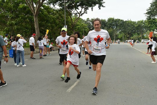 700 nhân viên và đại lý Manulife Việt Nam tham gia chạy bộ từ thiện - Ảnh 2.