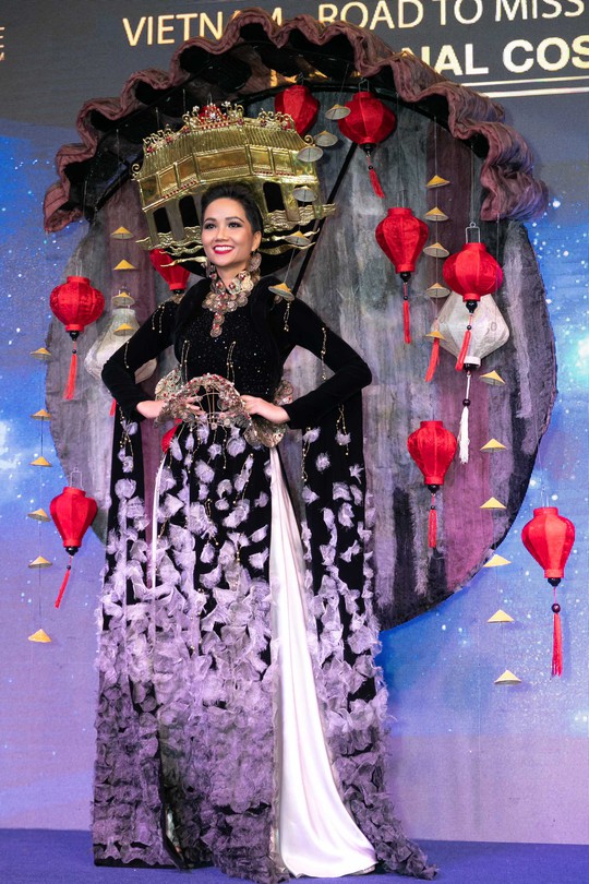Độc đáo bộ trang phục của H’hen Niê mang đến Miss Universe - Ảnh 4.