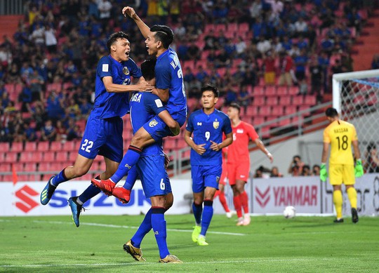 Clip: Thái Lan đánh bại Singapore, dắt tay Philippines vào bán kết AFF Cup - Ảnh 6.