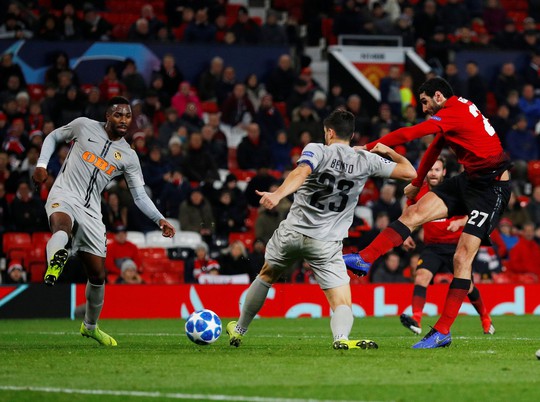 Cứu tinh Fellaini đưa Man United vượt vòng bảng, Ronaldo hoá người hùng Juve - Ảnh 4.