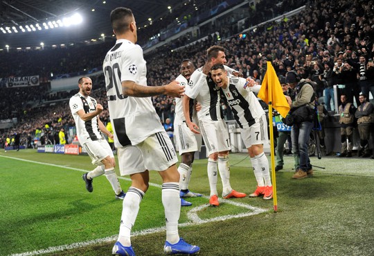Cứu tinh Fellaini đưa Man United vượt vòng bảng, Ronaldo hoá người hùng Juve - Ảnh 7.