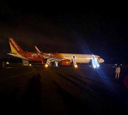 2 hành khách bị gãy xương trong vụ máy bay gặp sự cố ở Buôn Ma Thuột - Ảnh 1.