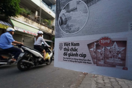 Poster cổ vũ tuyển Việt Nam chinh phục AFF Cup đến tay người hâm mộ - Ảnh 2.