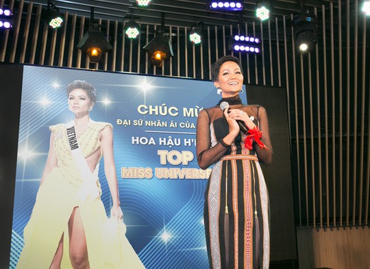 H’Hen Niê dành 200 triệu đồng tiền thưởng từ Nam A Bank cho các hoạt động cộng đồng - Ảnh 2. H’Hen Niê dành 200 triệu đồng tiền thưởng từ Nam A Bank cho các hoạt động cộng đồng - Ảnh 2.
