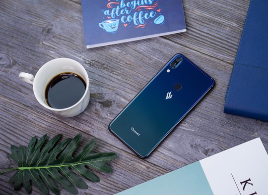 Giá rẻ, hậu mãi tốt - hai “vũ khí” đáng gờm của tân binh Vsmart - Ảnh 2.