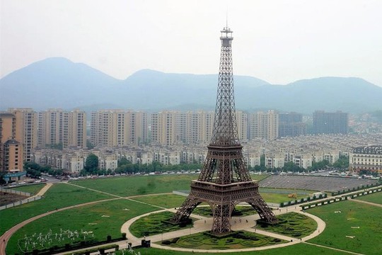 10 nơi ngắm tháp Eiffel mà không cần tới Pháp - Ảnh 6.