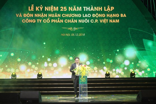 C.P. Việt Nam kỷ niệm 25 năm thành lập và đón nhận Huân chương Lao động hạng ba - Ảnh 2.