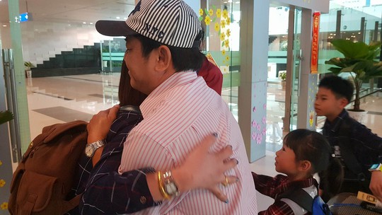 Gia đình xúc động đón cô dâu Việt từ Đài Loan về quê ăn Tết - Ảnh 12.