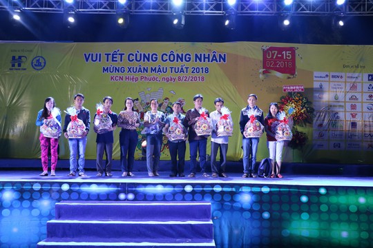 Vui Tết cùng công nhân - Ảnh 2.