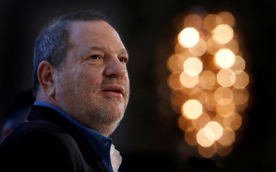Công tố xem xét 3 cáo buộc tình dục chống Harvey Weinstein - Ảnh 1.