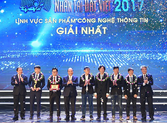 Đại học Duy Tân - Thành tựu năm 2017 và điểm mới trong mùa tuyển sinh 2018 - Ảnh 1.