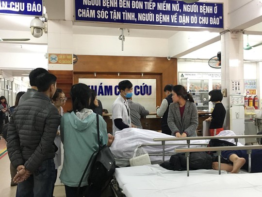 Bộ trưởng Nguyễn Thị Kim Tiến thăm nữ bác sĩ bị ung thư trong đêm giao thừa - Ảnh 2.
