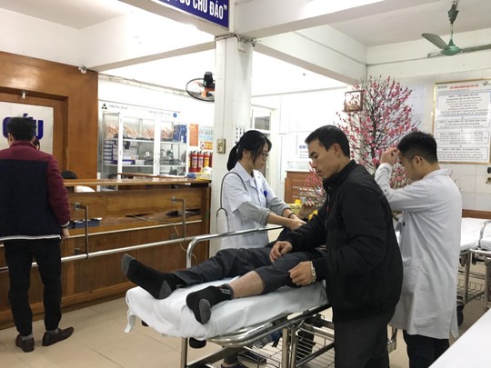 Bộ trưởng Nguyễn Thị Kim Tiến thăm nữ bác sĩ bị ung thư trong đêm giao thừa - Ảnh 3.