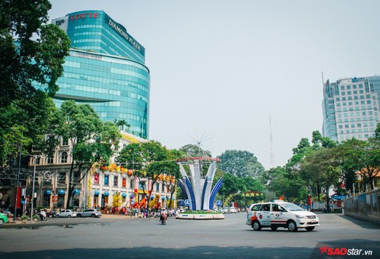 Không ồn ào vội vã, Sài Gòn - Hà Nội được trả lại vẻ yên bình trong ngày mùng 1 Tết - Ảnh 4.