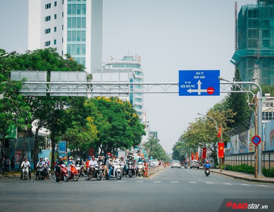 Không ồn ào vội vã, Sài Gòn - Hà Nội được trả lại vẻ yên bình trong ngày mùng 1 Tết - Ảnh 8.