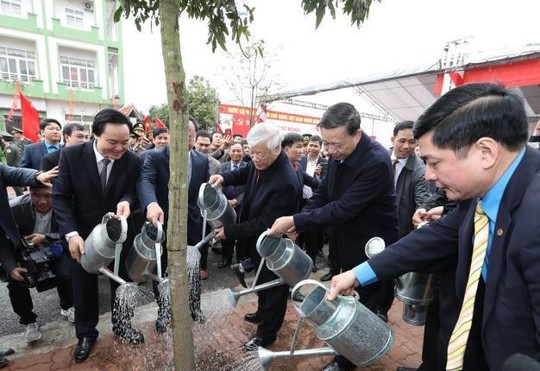 Tổng Bí thư Nguyễn Phú Trọng chúc Tết, trồng cây tại Hưng Yên ​ - Ảnh 1.